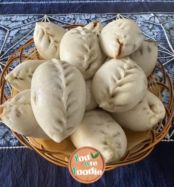 Steamed Buns with Preserved Vegetables and Soy Sauce