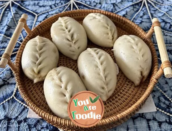 Steamed Buns with Preserved Vegetables and Soy Sauce