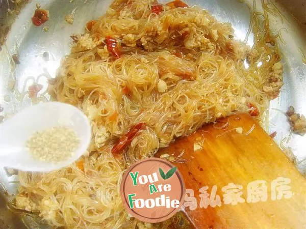 Sauteed Vermicelli with Spicy Minced Pork