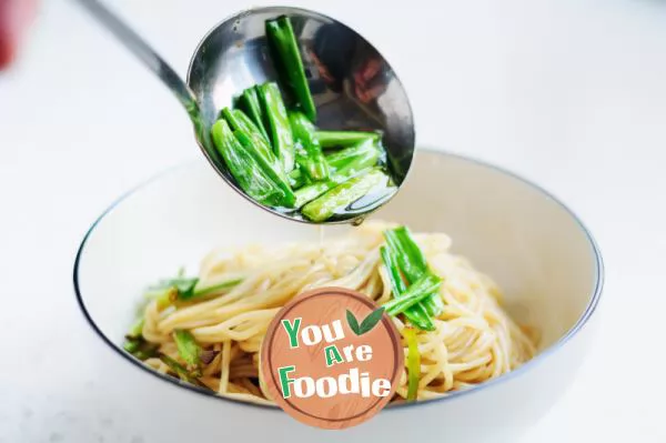 Noodles in Scallion, Oil and Soy Sauce