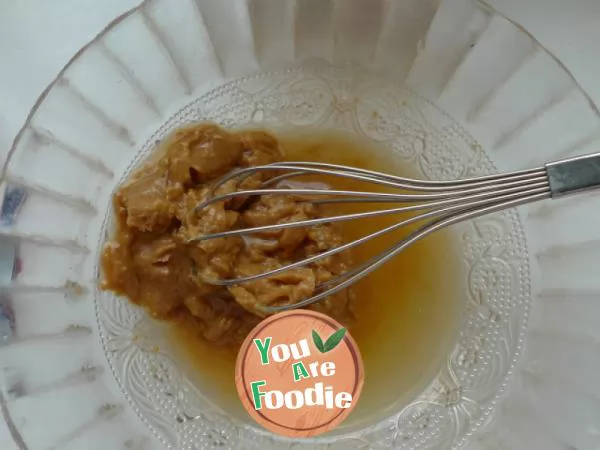 Crispy and smooth peanut butter flavored biscuit