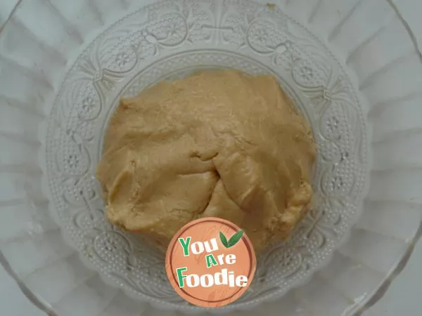 Crispy and smooth peanut butter flavored biscuit