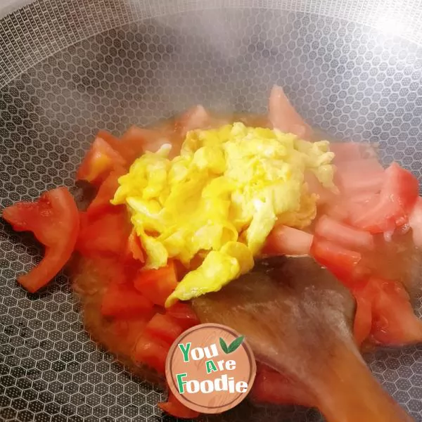 Scrambled egg with tomato