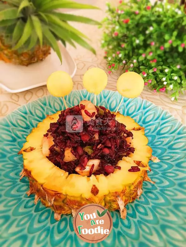 Rice with black rice and pineapple