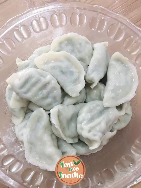 Boiled meat dumplings with leeks