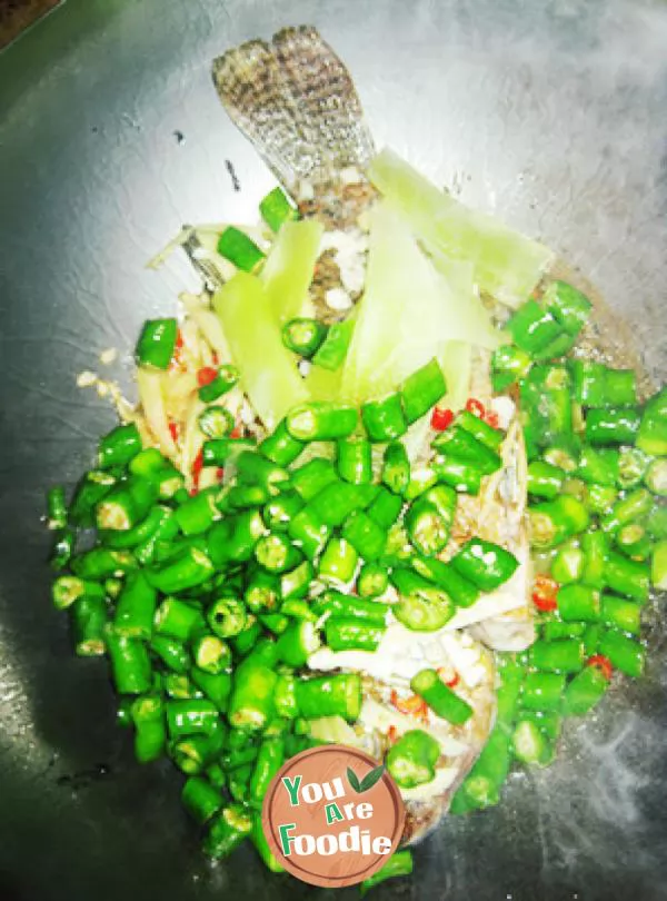 Fish with green pepper and vinegar