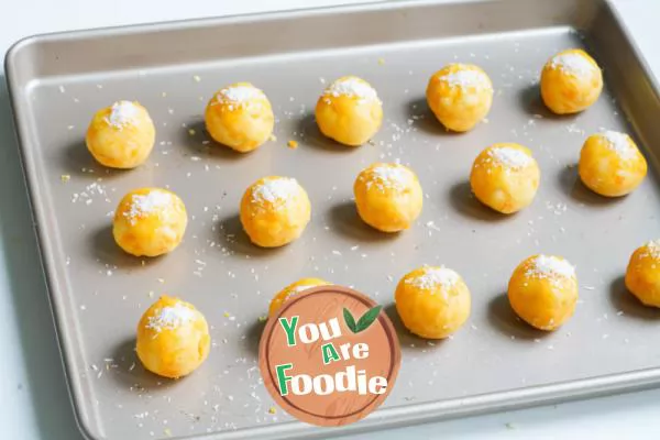 Coconut flavored salted egg yolk cake