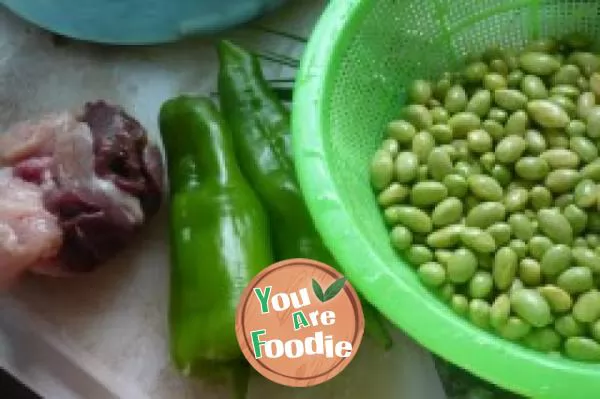 Fried chicken offal with green pepper and soybean