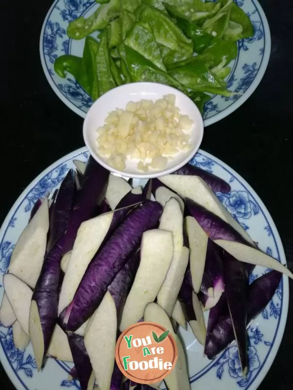 Braised eggplant with green pepper