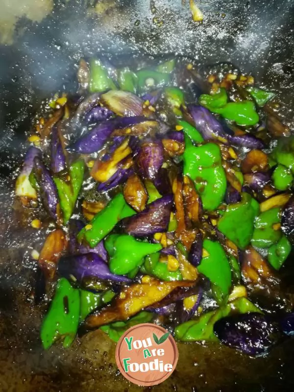 Braised eggplant with green pepper