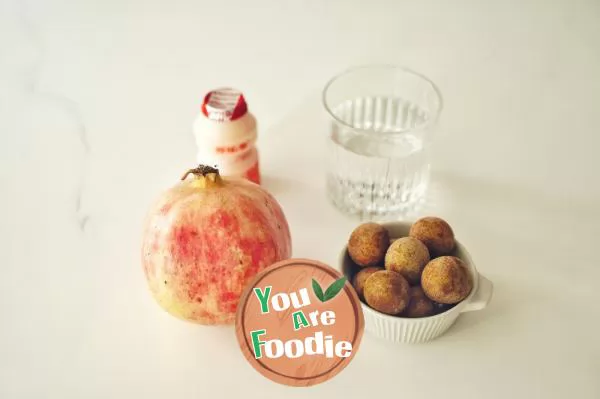 Squeeze pomegranate juice in one minute