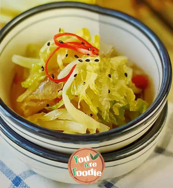 Mixed-jellyfish-with-cabbage