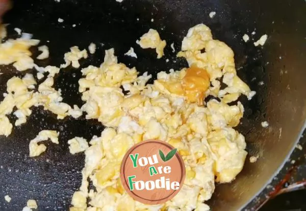 Scrambled Eggs with Garlic