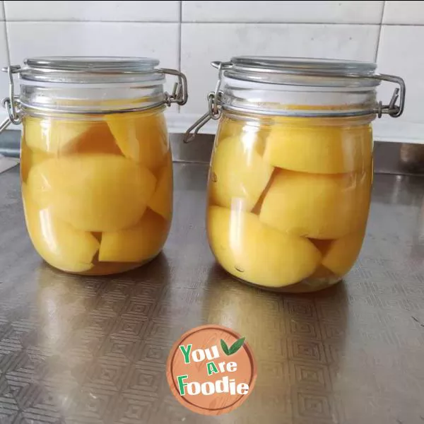 Canned yellow peach