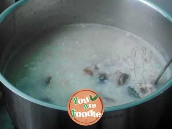 [Guangdong] preserved egg lean meat porridge