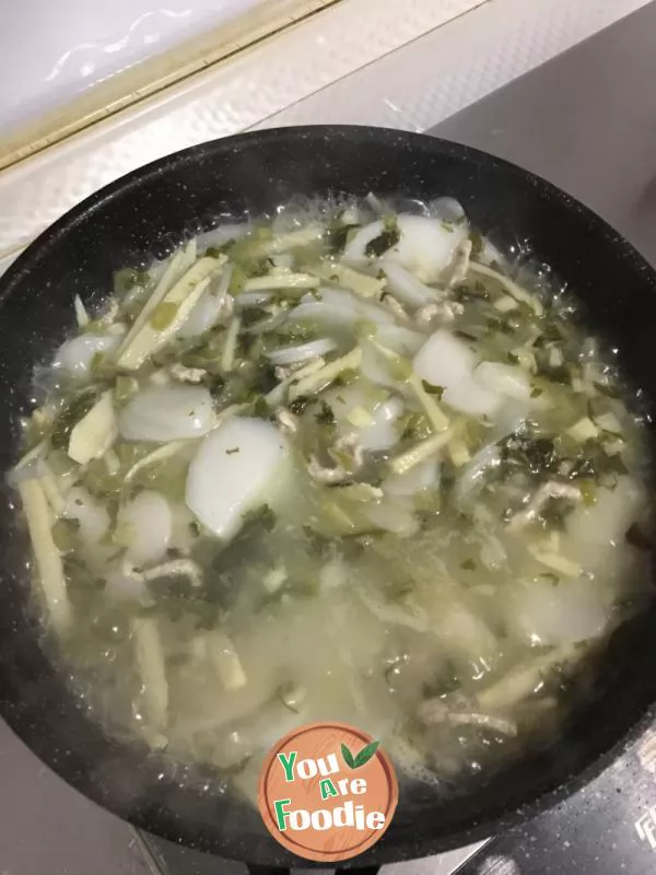 Winter bamboo shoots, snow vegetables, shredded pork and rice cake soup