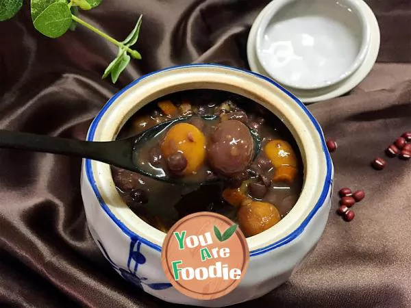 Bean paste soup with orange peel and round seeds