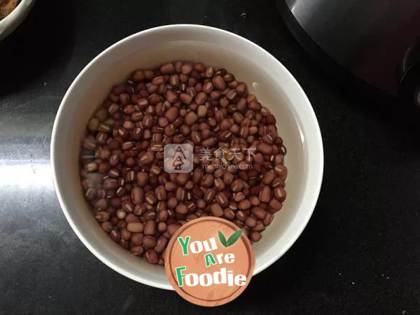 Bean paste soup with orange peel and round seeds