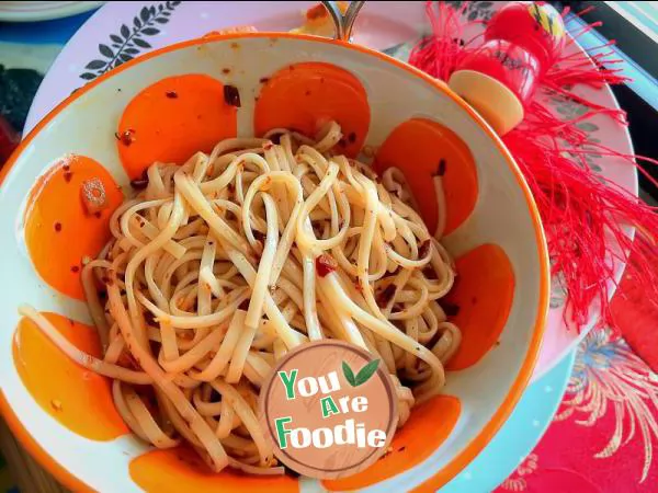 Fried noodles with chili oil