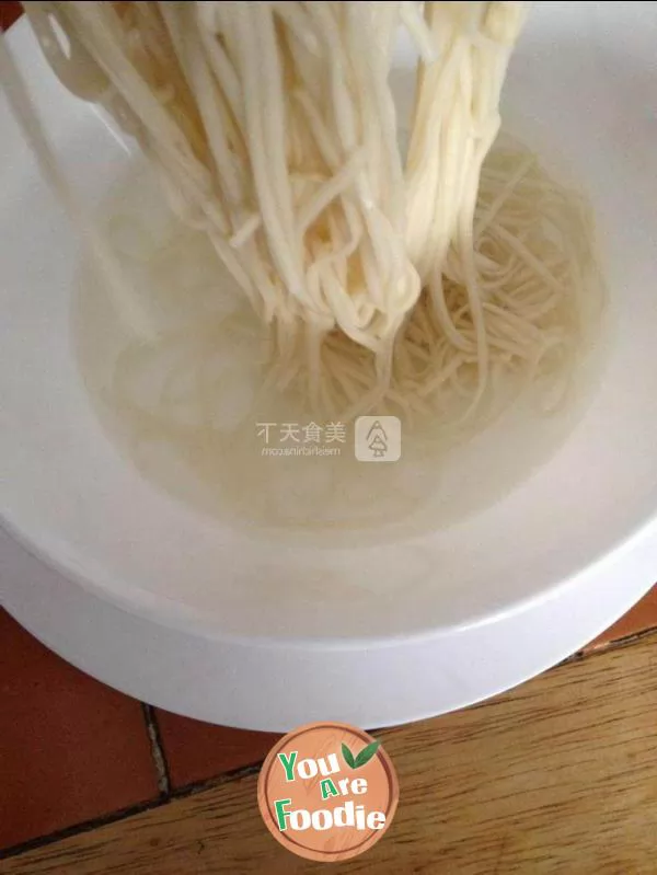 Fried noodles with chili oil