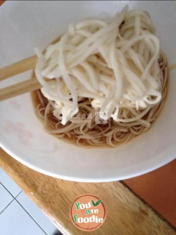 Fried noodles with chili oil