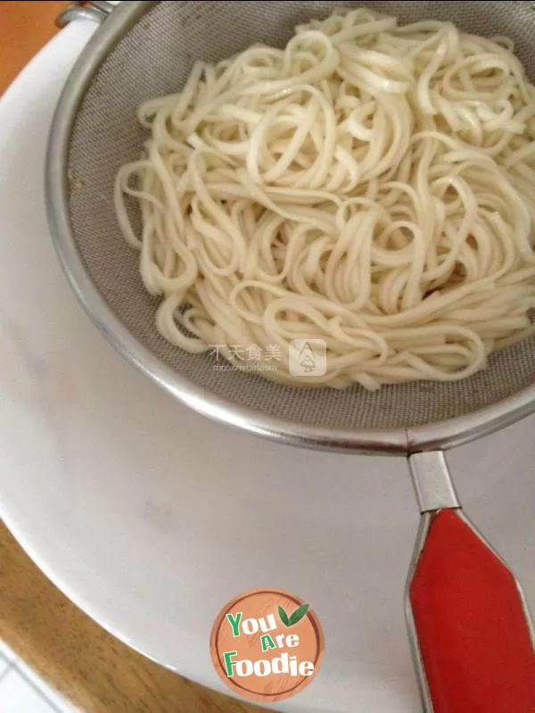 Fried noodles with chili oil