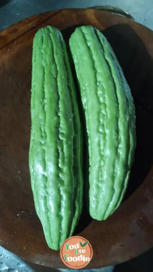 Stuffed bitter melon stuffed with pork