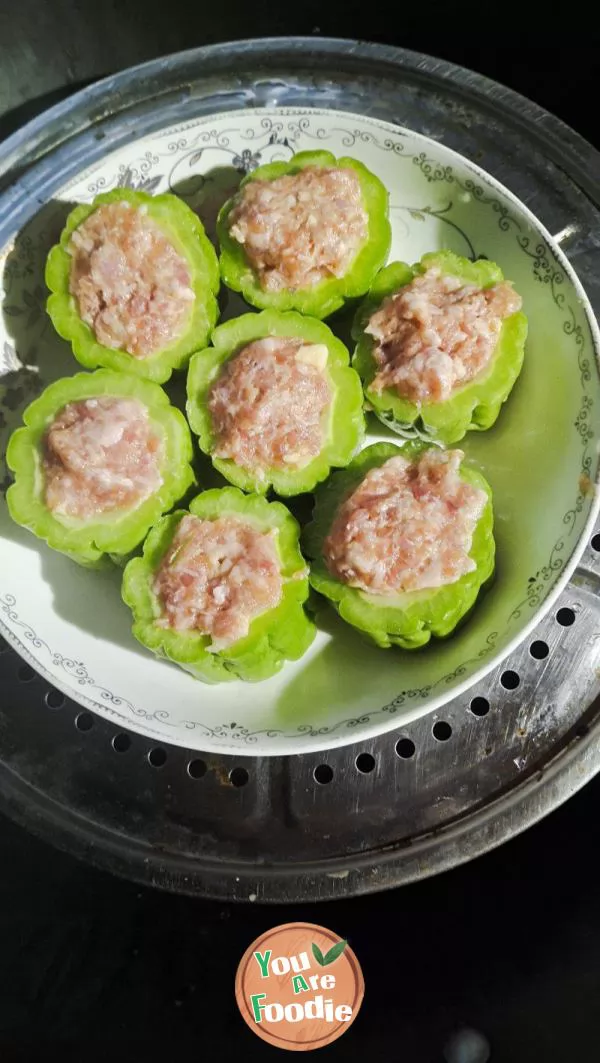 Stuffed bitter melon stuffed with pork