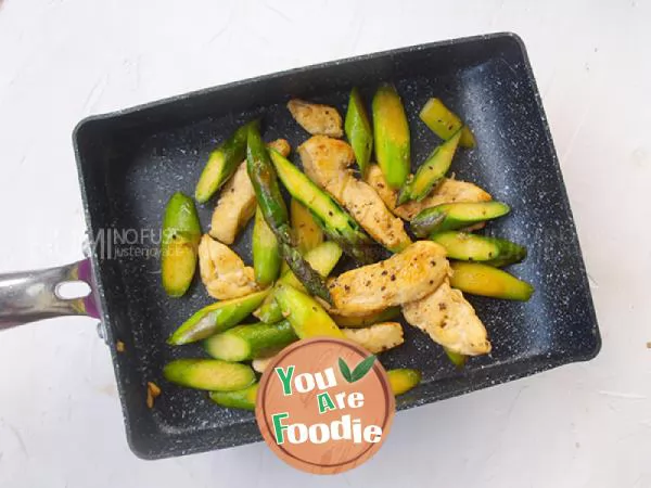 Asparagus chicken companion cup