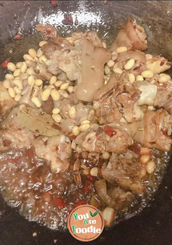 Braised pig feet with soybean