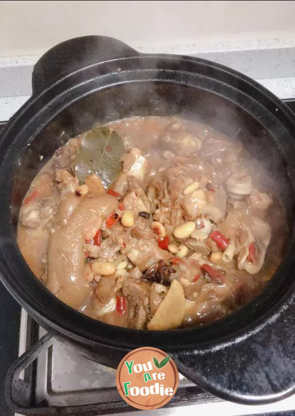 Braised pig feet with soybean