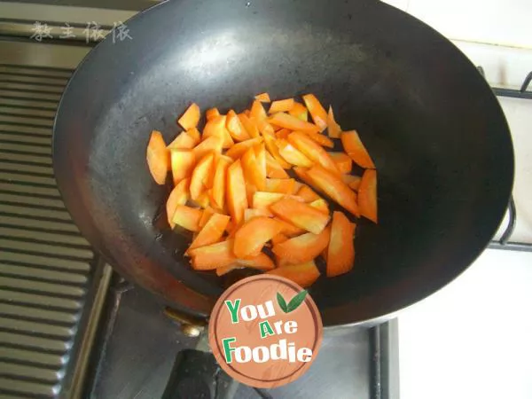 Fried vegetarian meat slices with carrots