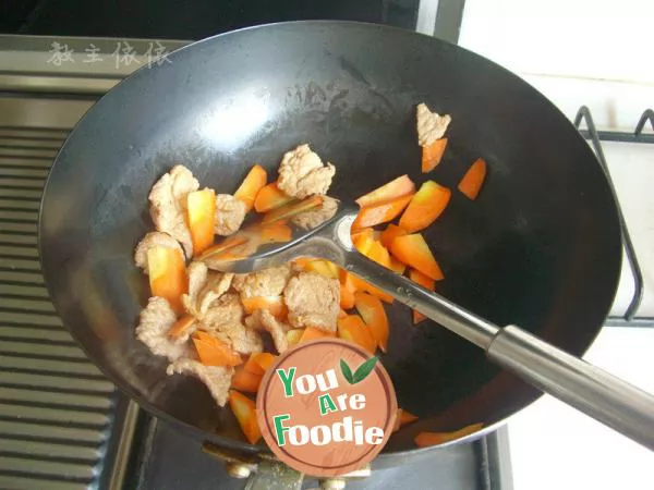 Fried vegetarian meat slices with carrots