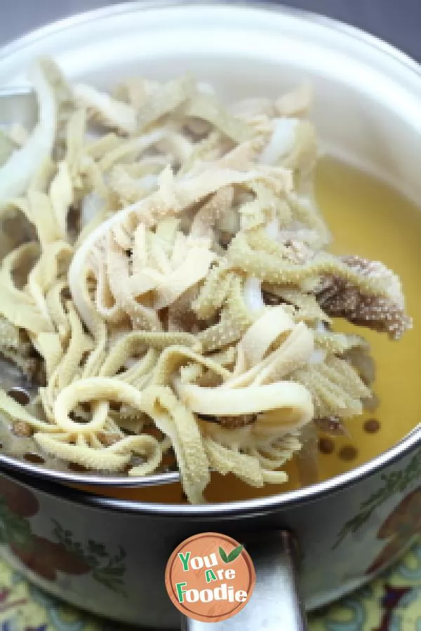 Cold dish - shredded tripe with Perilla pepper and hemp