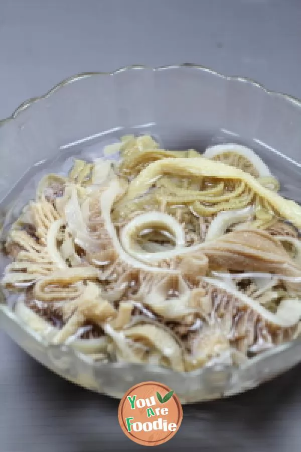 Cold dish - shredded tripe with Perilla pepper and hemp