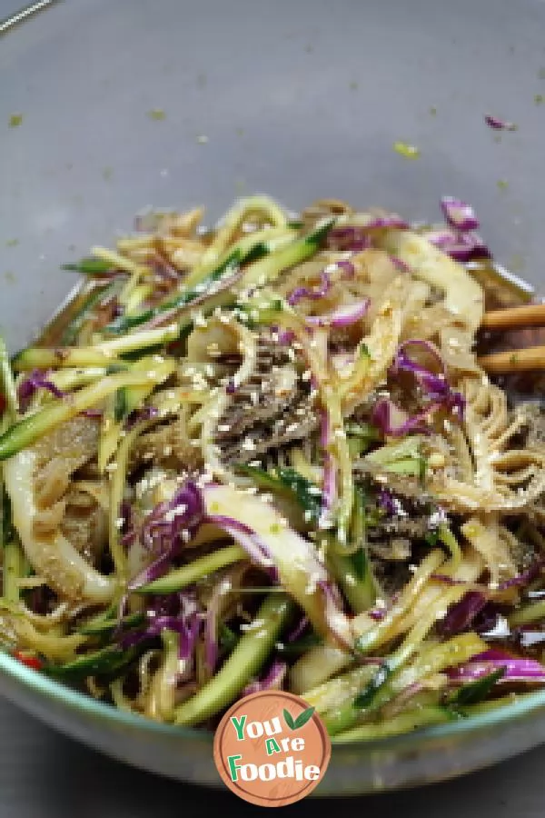 Cold dish - shredded tripe with Perilla pepper and hemp