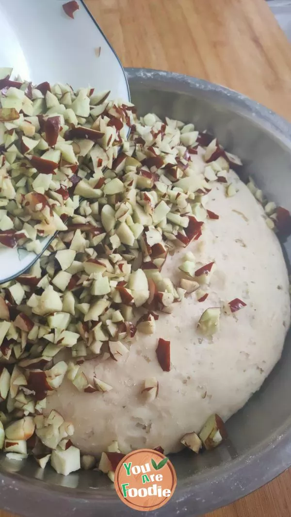 Steamed buns with fresh dates