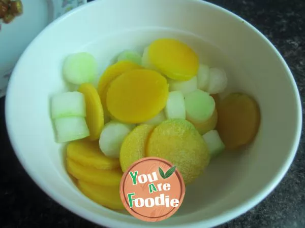 Hot and sour melon dish