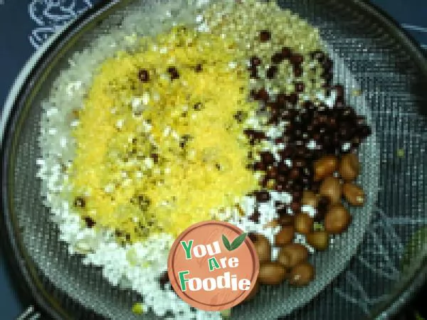 Congee with Nuts and Dried Fruits