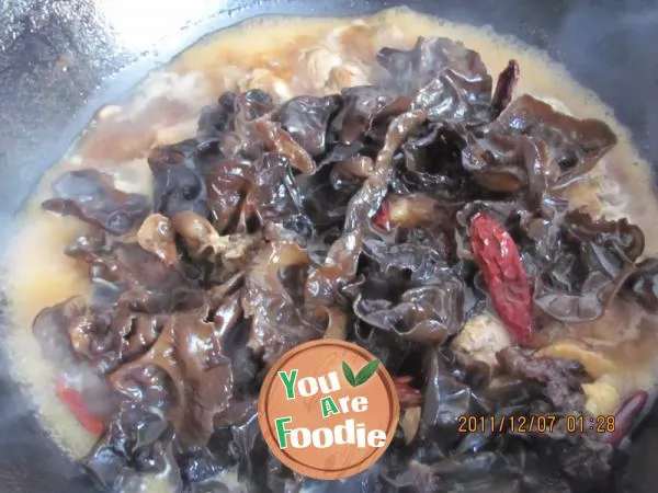 Braised duck with black fungus