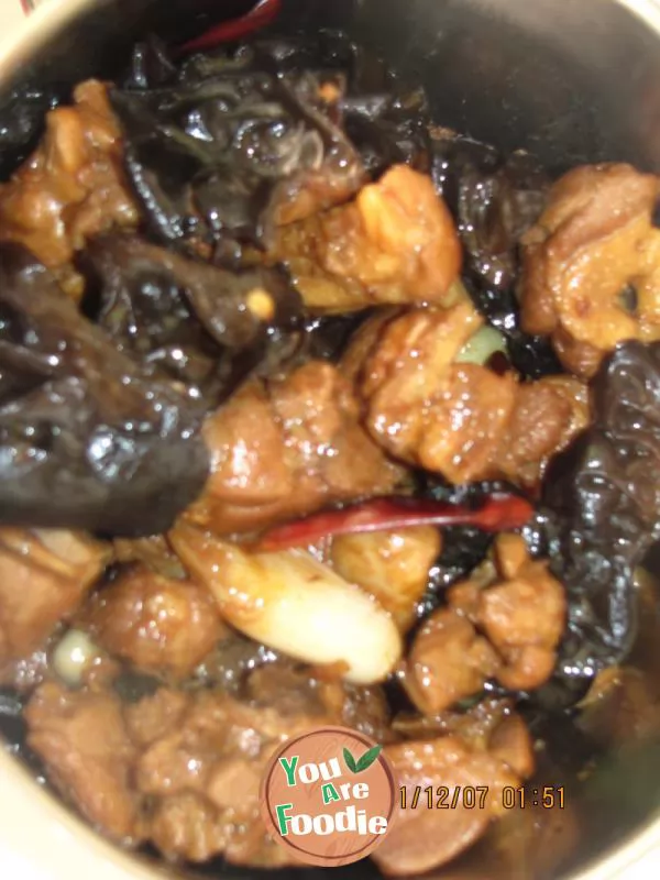 Braised duck with black fungus