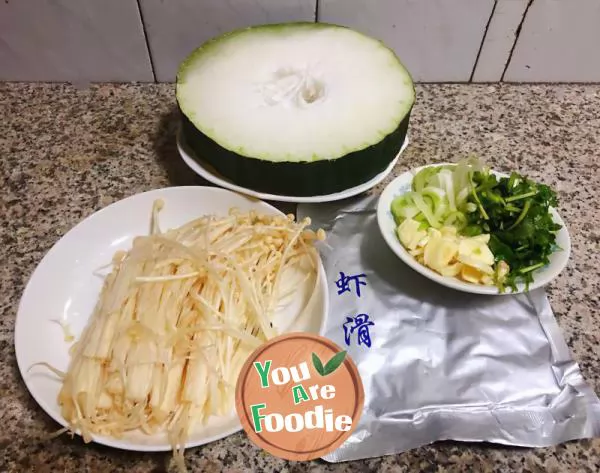 Shrimp soup with white gourd and mushroom