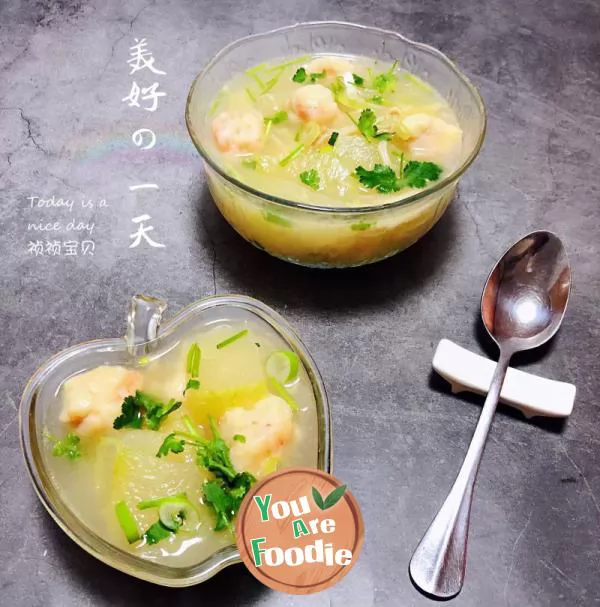 Shrimp soup with white gourd and mushroom