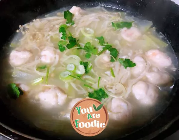 Shrimp soup with white gourd and mushroom