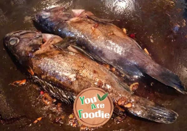 Stewed black fish with quail eggs and tofu