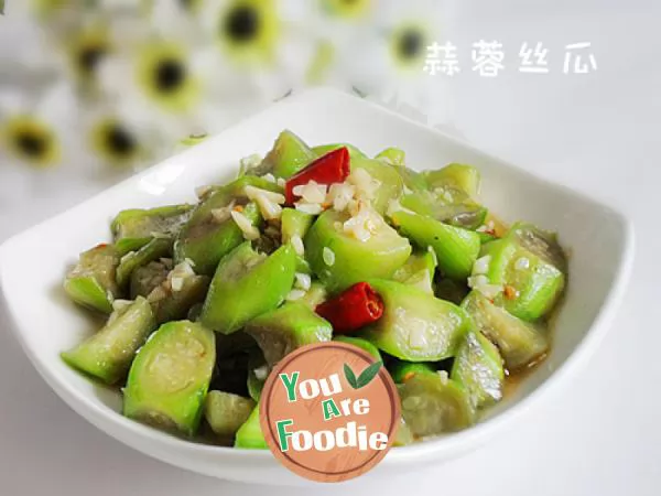 Towel gourd with minced garlic