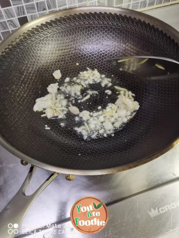 Fried vermicelli with chicken offal