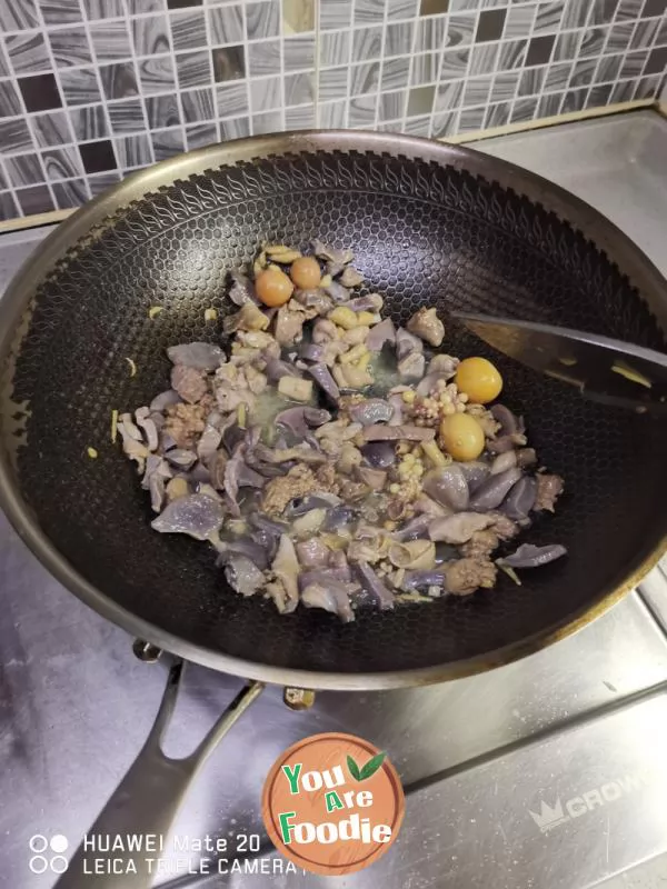 Fried vermicelli with chicken offal