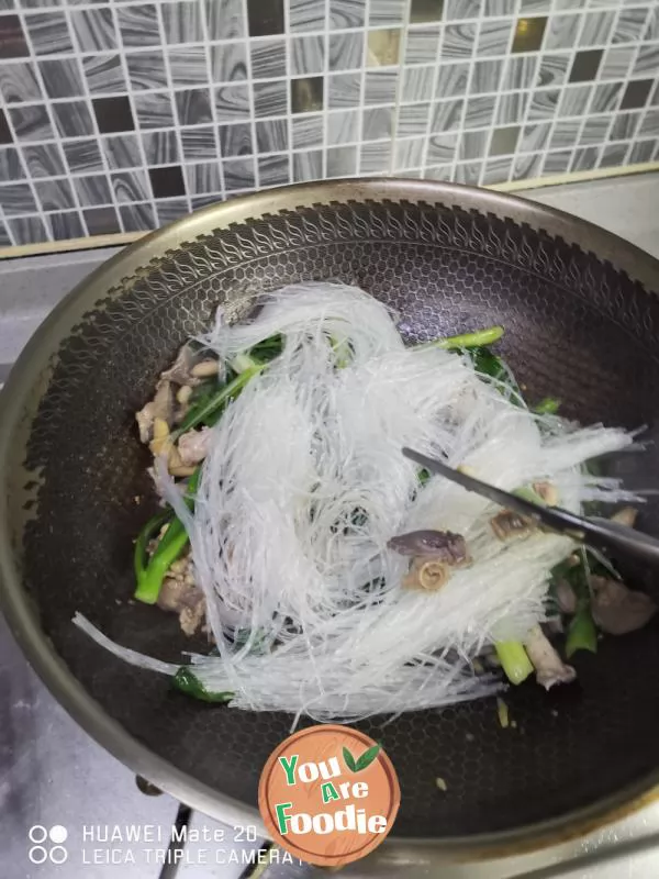 Fried vermicelli with chicken offal