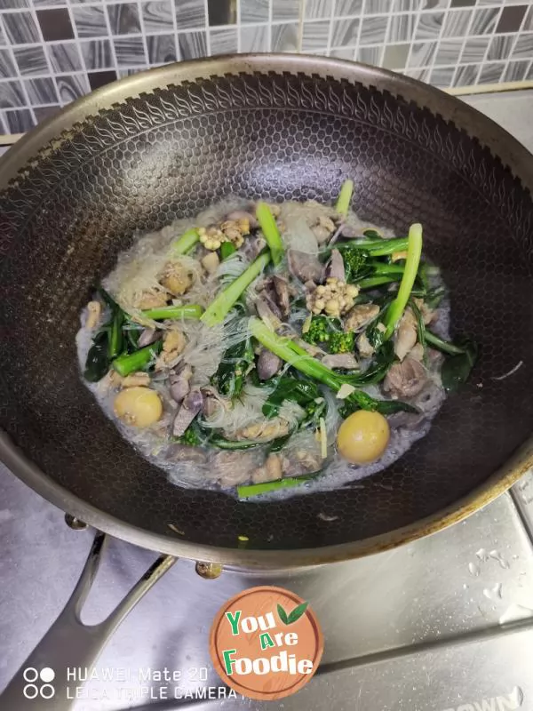 Fried vermicelli with chicken offal